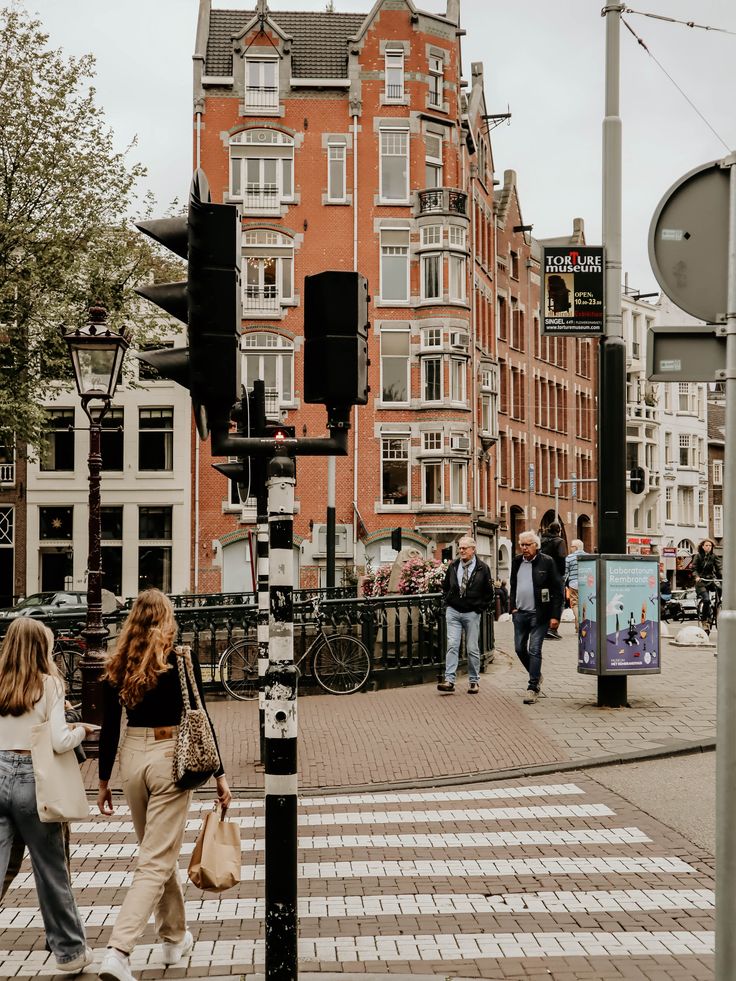 Illustration of a group walking along Amsterdam canal paths with historic buildings